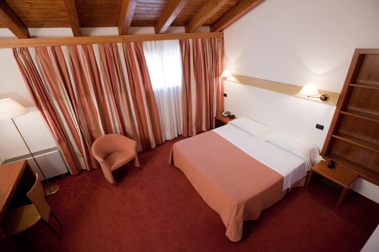 Eurohotel Palace Maniago Exterior photo